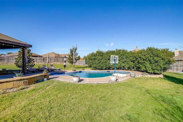 301 Sunspike Court, Burleson, TX 76028