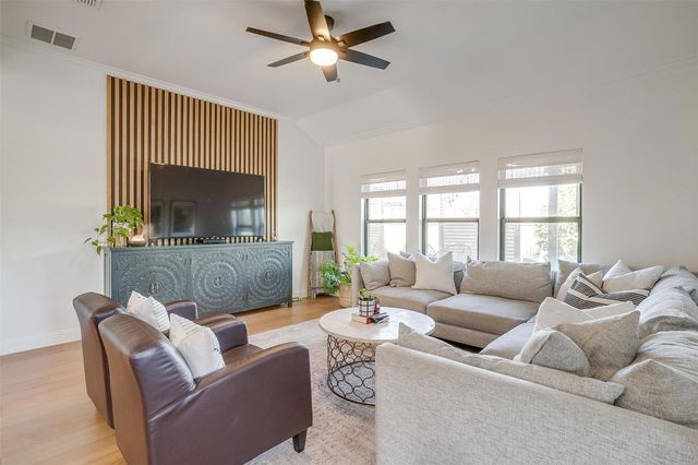 301 Sunspike Court, Burleson, TX 76028