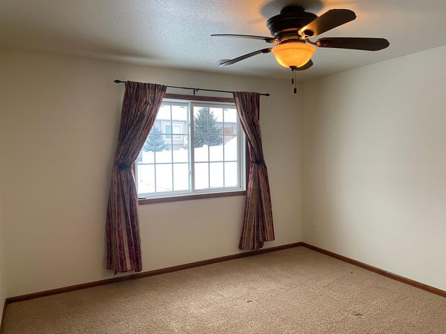 606 32nd Street N, Moorhead, MN 56560