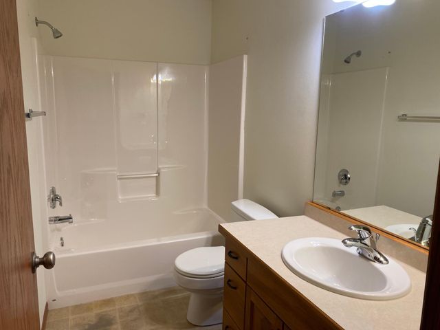 606 32nd Street N, Moorhead, MN 56560