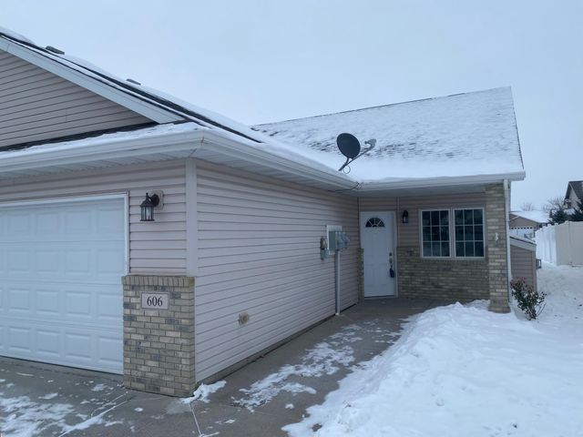 606 32nd Street N, Moorhead, MN 56560