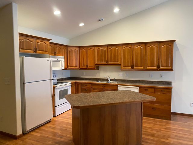 606 32nd Street N, Moorhead, MN 56560