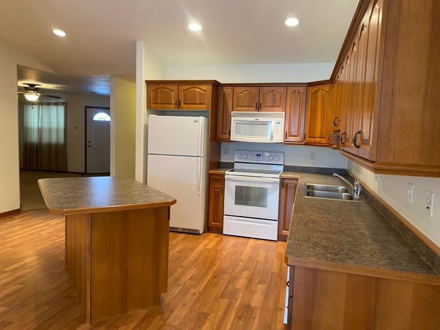 606 32nd Street N, Moorhead, MN 56560