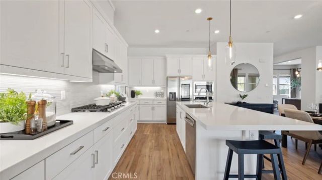 24500 Via El Balneario, Valencia, CA 91354