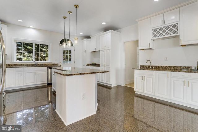 1615 S OAKLAND ST, Arlington, VA 22204