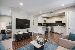 935 La Posada DR 142, Austin, TX 78752