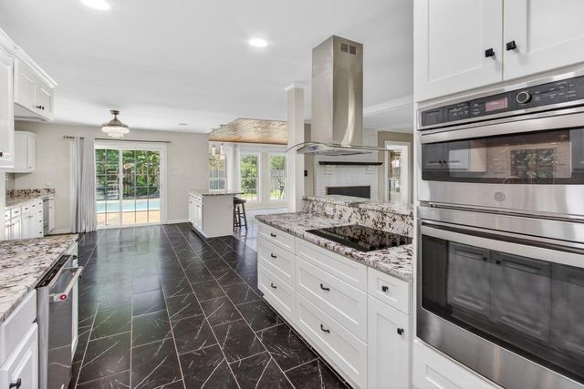 1453 ASHSTONE DR, Germantown, TN 38138