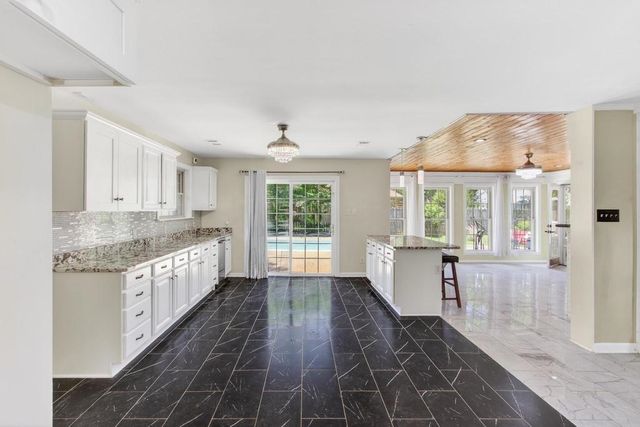 1453 ASHSTONE DR, Germantown, TN 38138