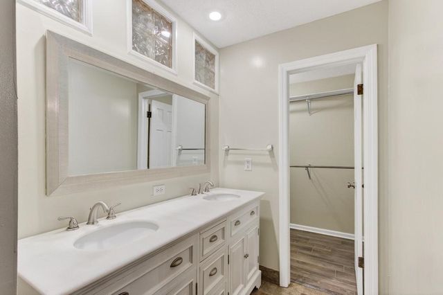 1453 ASHSTONE DR, Germantown, TN 38138