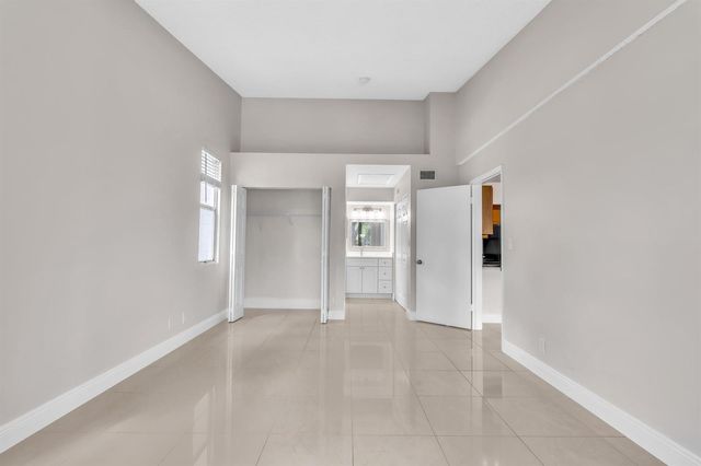 601 LYONS Road 7201, Coconut Creek, FL 33063