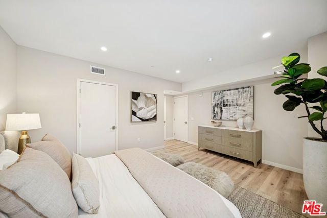 1051 S Corning Street 204, Los Angeles, CA 90035