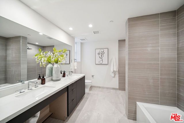 1051 S Corning Street 204, Los Angeles, CA 90035