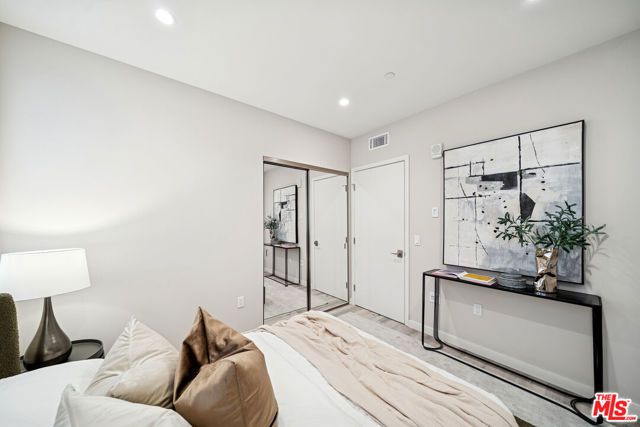 1051 S Corning Street 204, Los Angeles, CA 90035