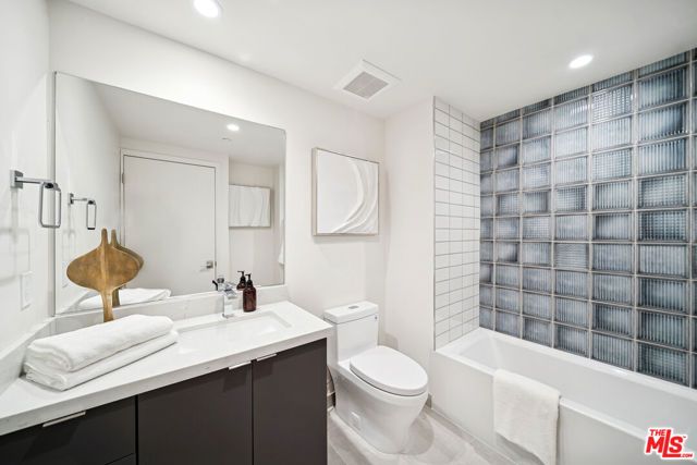 1051 S Corning Street 204, Los Angeles, CA 90035