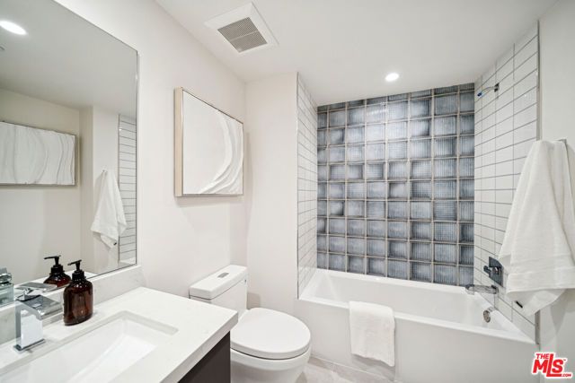1051 S Corning Street 204, Los Angeles, CA 90035