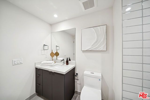 1051 S Corning Street 204, Los Angeles, CA 90035