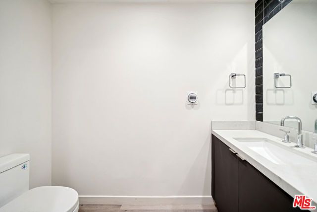 1051 S Corning Street 204, Los Angeles, CA 90035