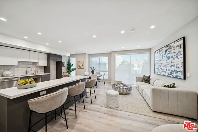 1051 S Corning Street 204, Los Angeles, CA 90035