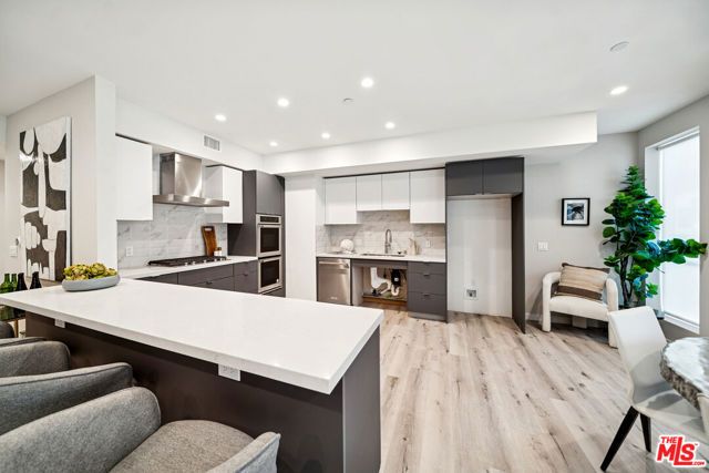 1051 S Corning Street 204, Los Angeles, CA 90035