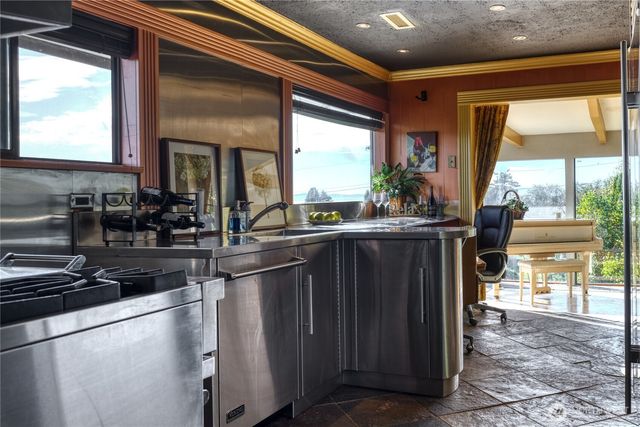 2045 APA Road, Point Roberts, WA 98281