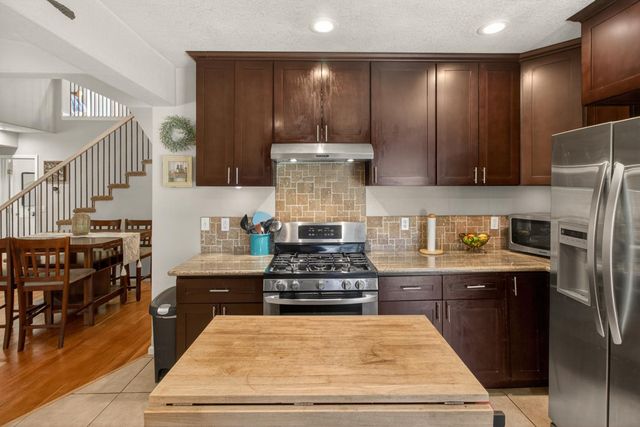6332 Horseshoe Bar Rd, Loomis, CA 95650