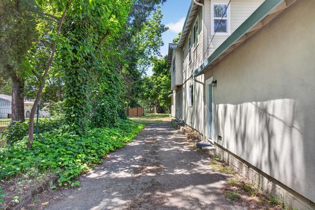 6332 Horseshoe Bar Rd, Loomis, CA 95650
