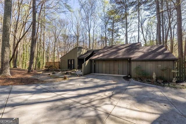 4917 Mountclaire Road, Smoke Rise, GA 30087