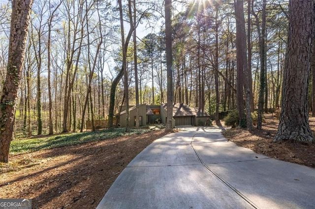 4917 Mountclaire Road, Smoke Rise, GA 30087