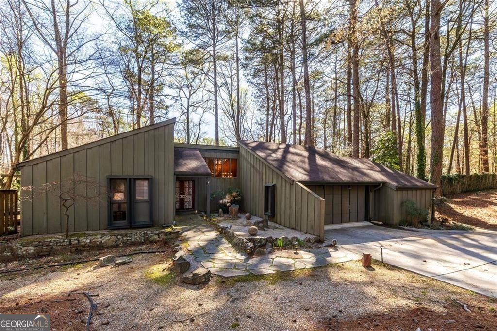 4917 Mountclaire Road, Smoke Rise, GA 30087