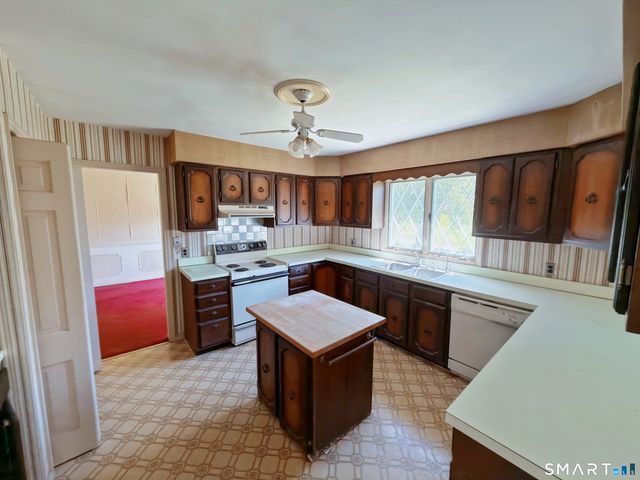 1 Hunting Ridge Road, Brookfield, CT 06804