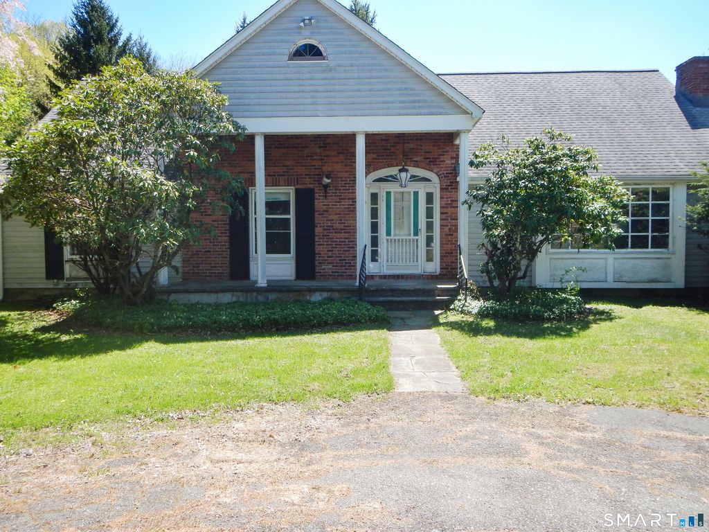 1 Hunting Ridge Road, Brookfield, CT 06804