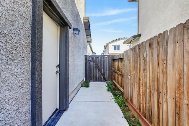 3073 Pruett Dr, Roseville, CA 95747