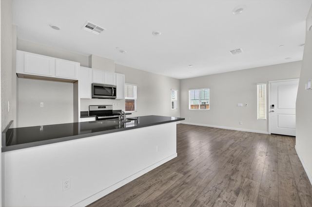 3073 Pruett Dr, Roseville, CA 95747