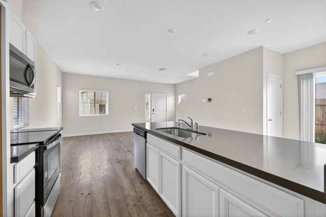 3073 Pruett Dr, Roseville, CA 95747