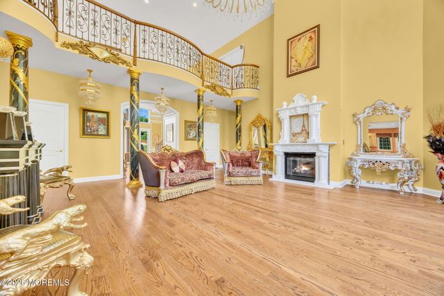 15 Embry Farm Road, Marlboro, NJ 07746