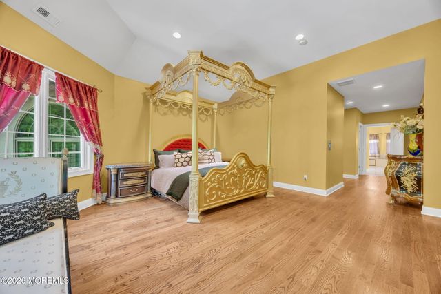 15 Embry Farm Road, Marlboro, NJ 07746