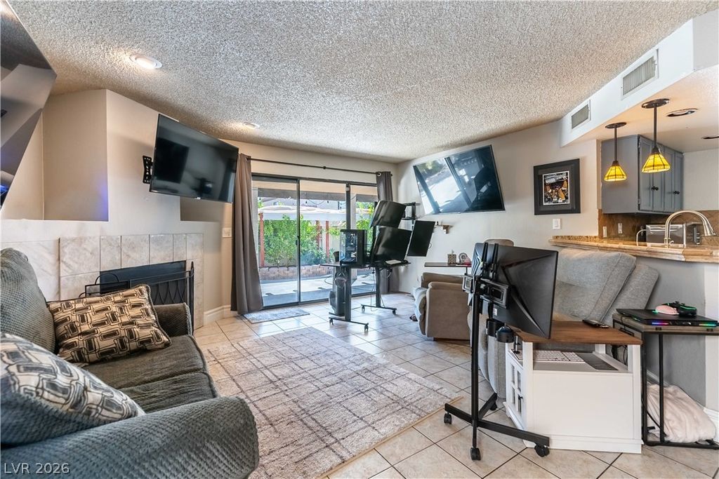 138 Monteen Drive, Henderson, NV 89074 — photo 5