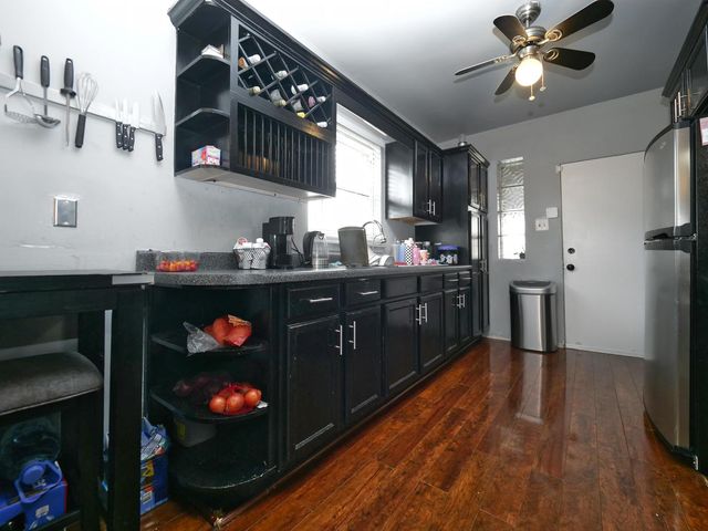 8126 S Chappel Avenue, Chicago, IL 60617