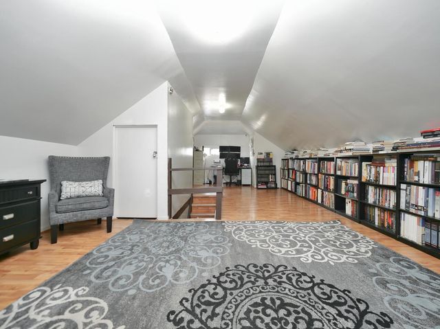 8126 S Chappel Avenue, Chicago, IL 60617
