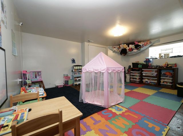 8126 S Chappel Avenue, Chicago, IL 60617