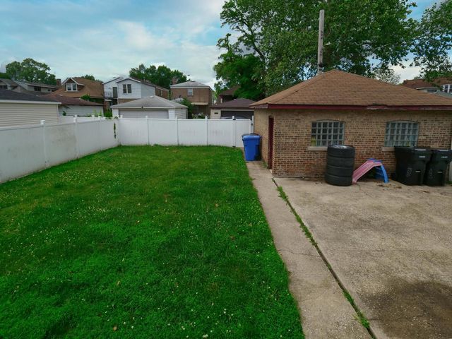 8126 S Chappel Avenue, Chicago, IL 60617