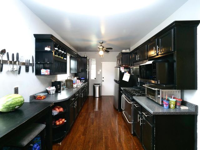 8126 S Chappel Avenue, Chicago, IL 60617