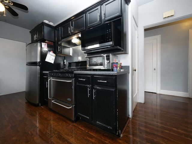 8126 S Chappel Avenue, Chicago, IL 60617
