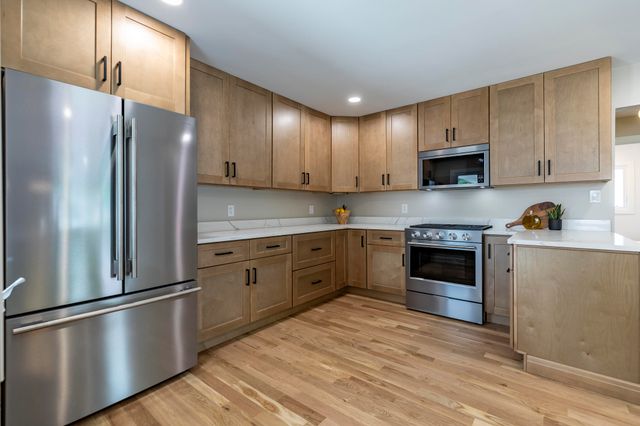 8837 Parkway Drive, Highland, IN 46322
