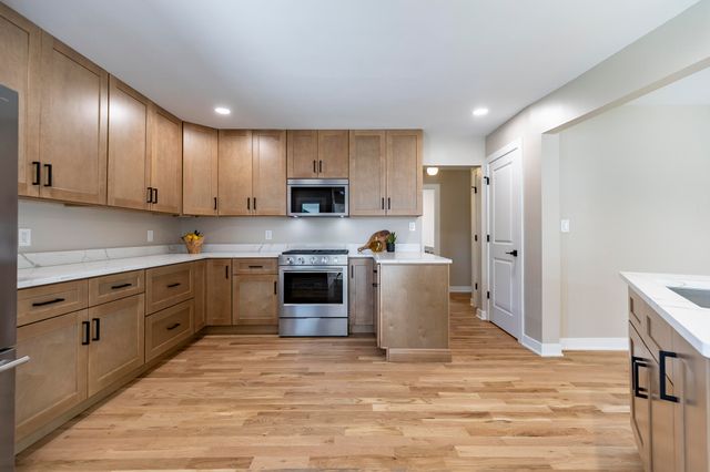 8837 Parkway Drive, Highland, IN 46322