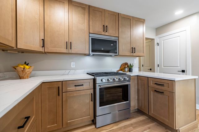 8837 Parkway Drive, Highland, IN 46322