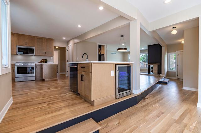 8837 Parkway Drive, Highland, IN 46322