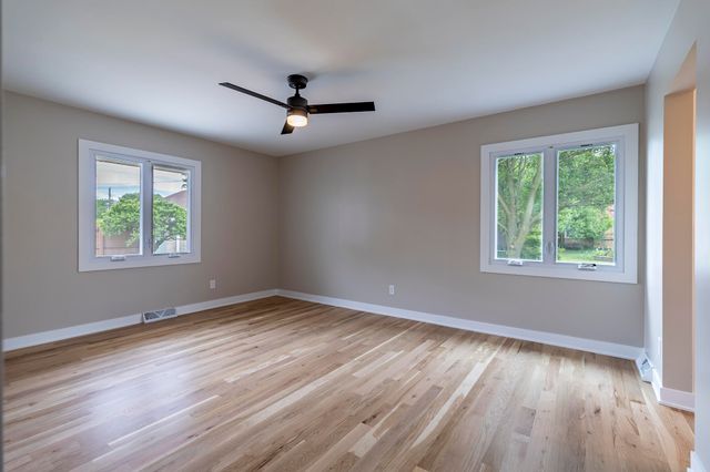 8837 Parkway Drive, Highland, IN 46322
