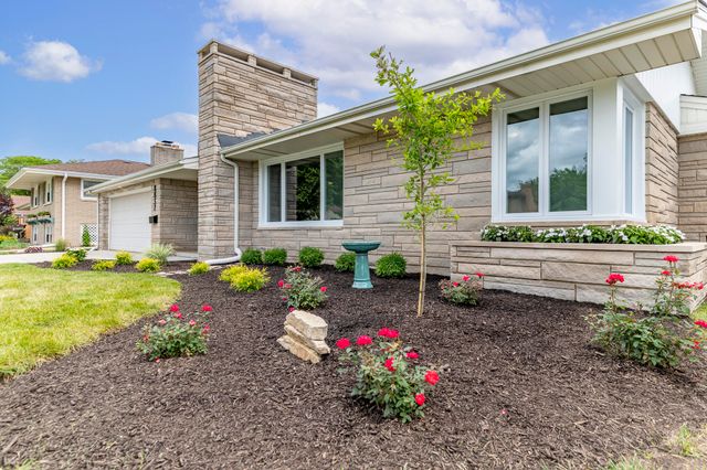 8837 Parkway Drive, Highland, IN 46322