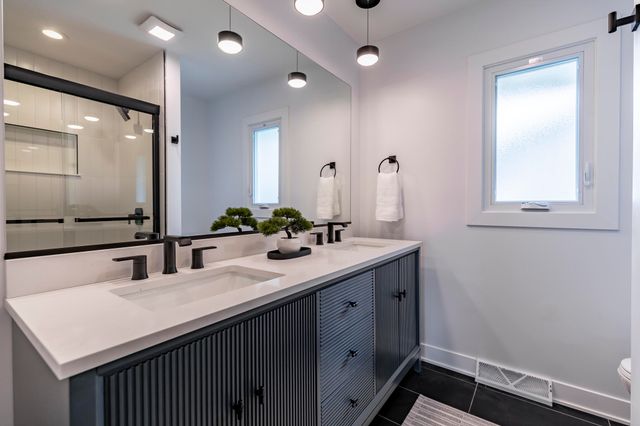 8837 Parkway Drive, Highland, IN 46322